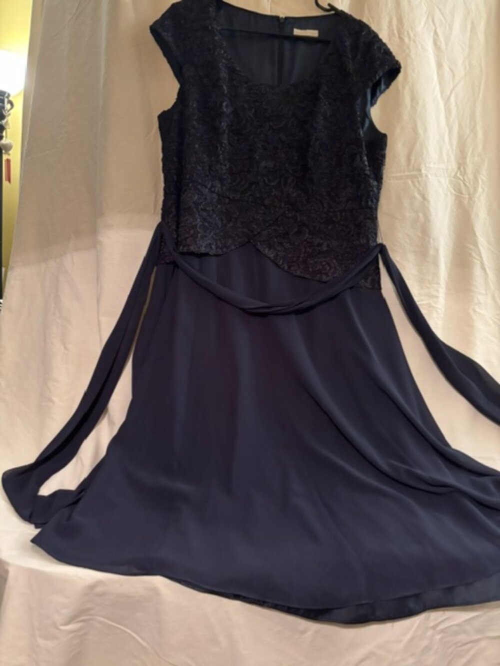 JACQUES VERT NAVY LACE FORMAL OCCASION DRESS – ELEGANT WEDDING / EVENING DRESS